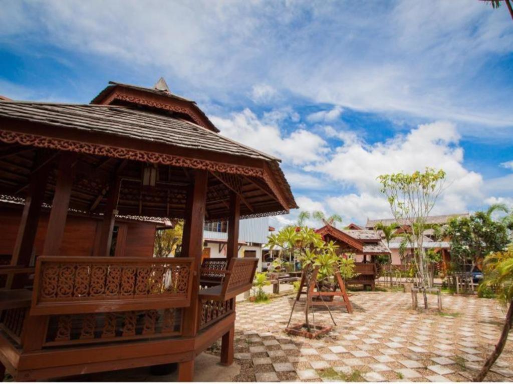 Huan Aumpron Resort Пхрэ Экстерьер фото